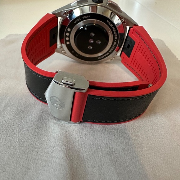 Tag Heuer Connected x Super Mario Limited Edition Watch - Pre-Owned - 1 of 2000 - Picture 8 of 16